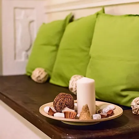 La Nuit Bed & Breakfast *